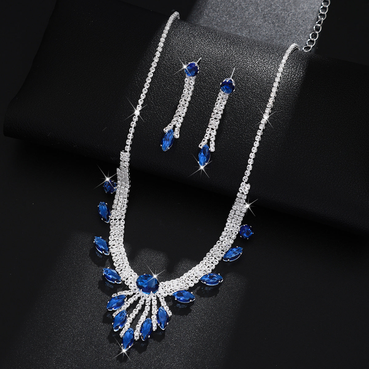 Amazon's New European And American Style Necklace, Earrings, Clavicle Chain Set, Short Style, Bridal Dress, Light Luxury Jewelry Accessories