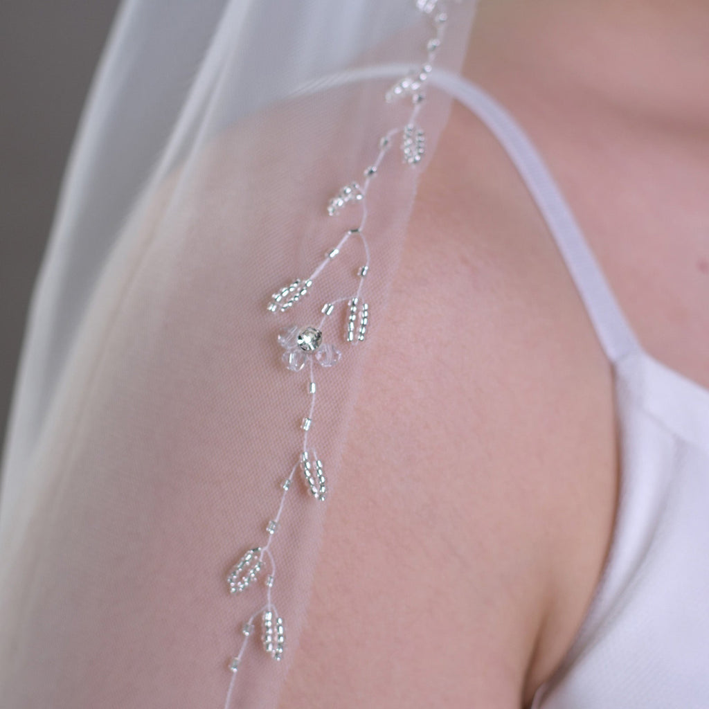 V127-IY1 white mesh veil