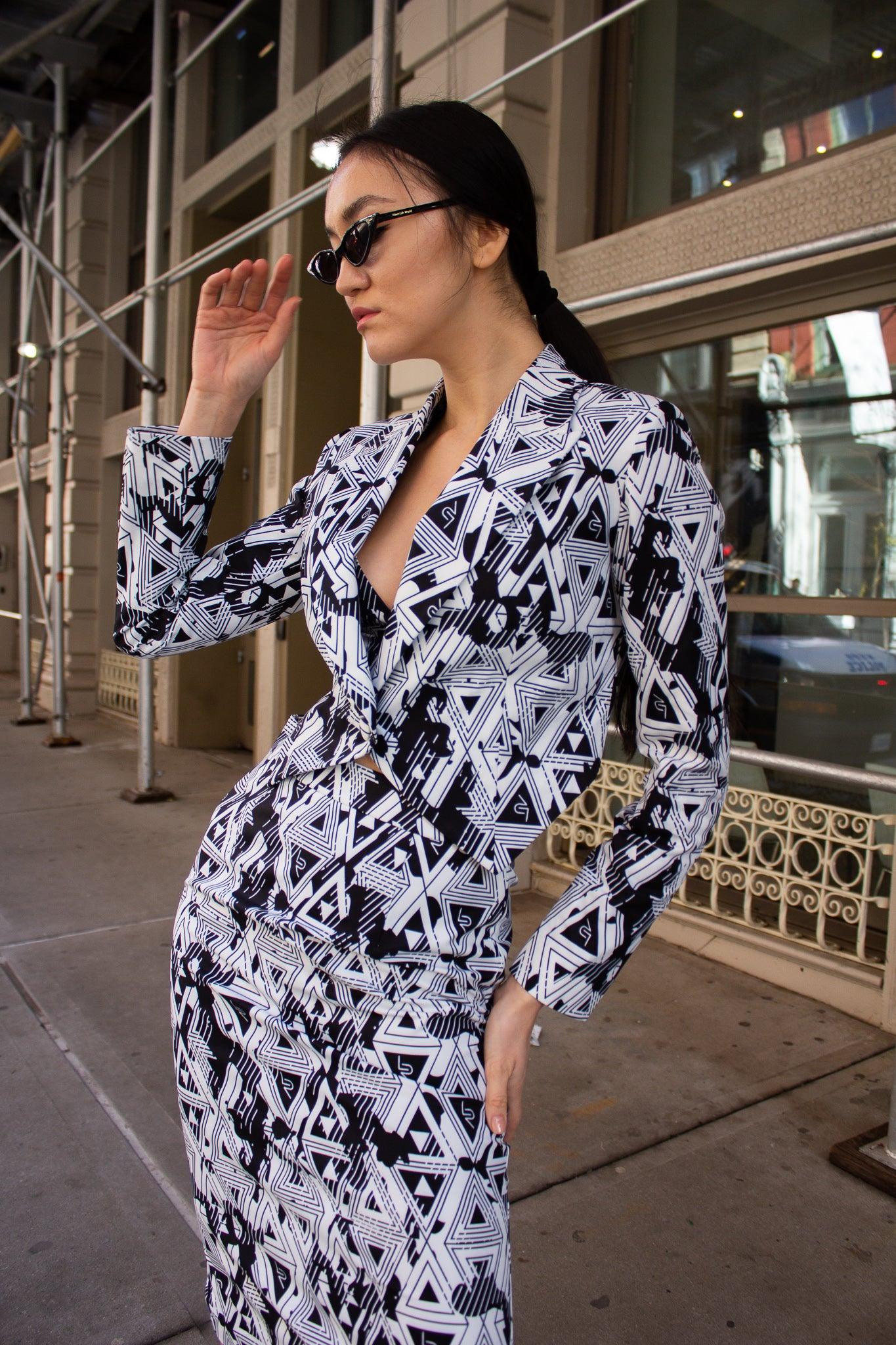 Le Réussi® Amour Geometric Blazer A Luxurious Fusion of Bold Design and Sophisticated Elegance.