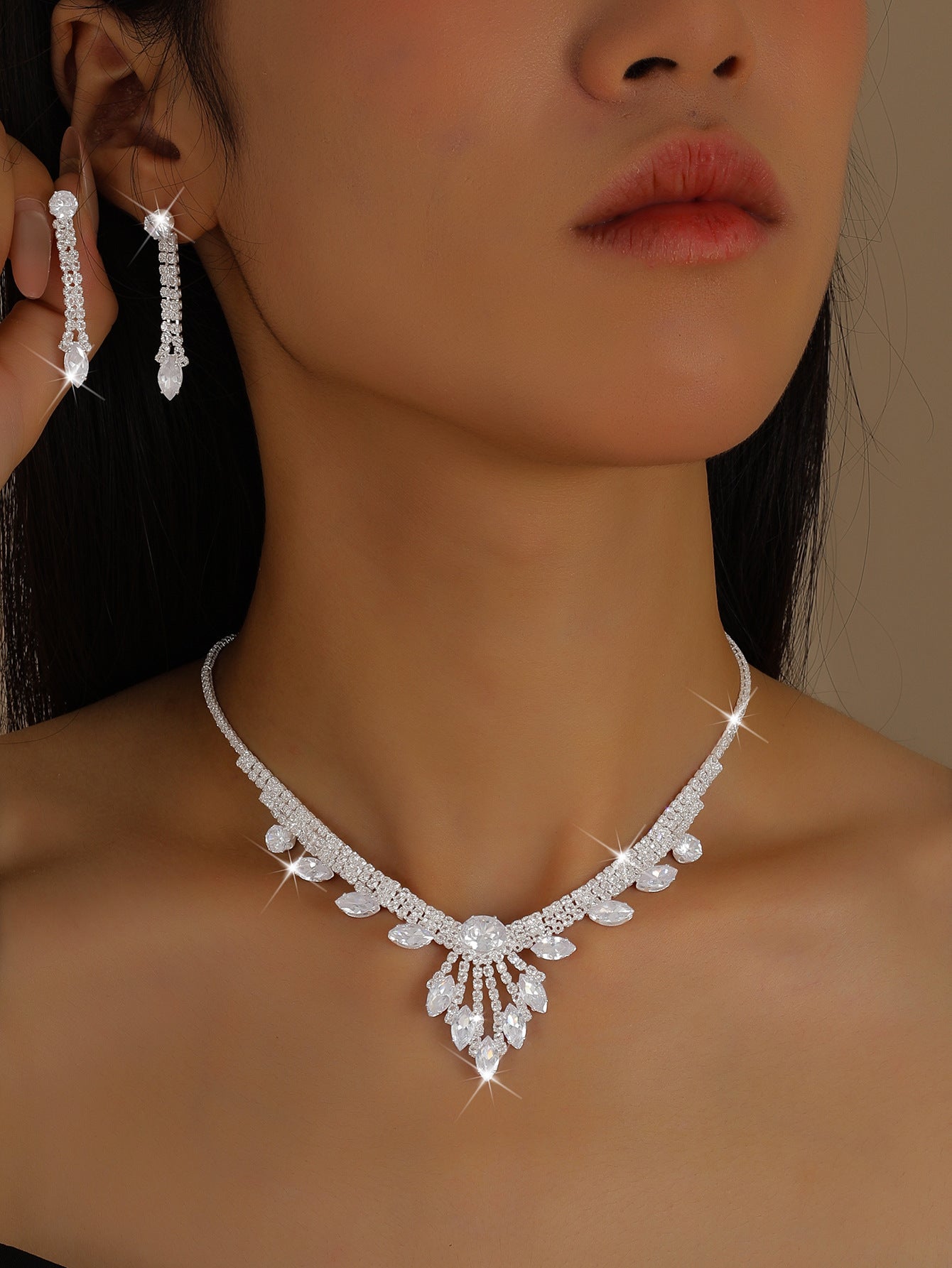 Amazon's New European And American Style Necklace, Earrings, Clavicle Chain Set, Short Style, Bridal Dress, Light Luxury Jewelry Accessories