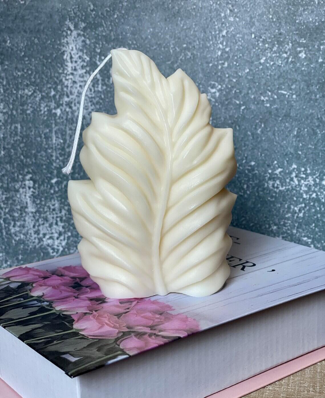 Minimalist Feather Sculpture Candle – Hand-Poured Soy Wax | 10 Scents