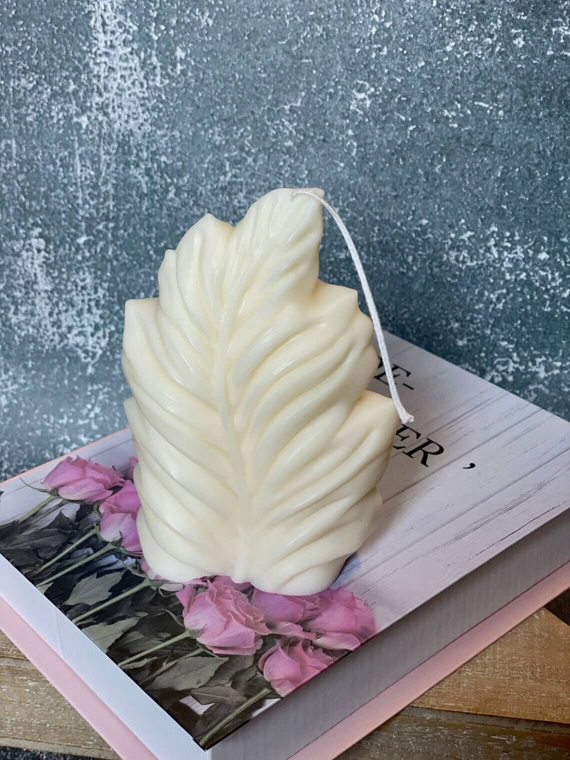 Minimalist Feather Sculpture Candle – Hand-Poured Soy Wax | 10 Scents