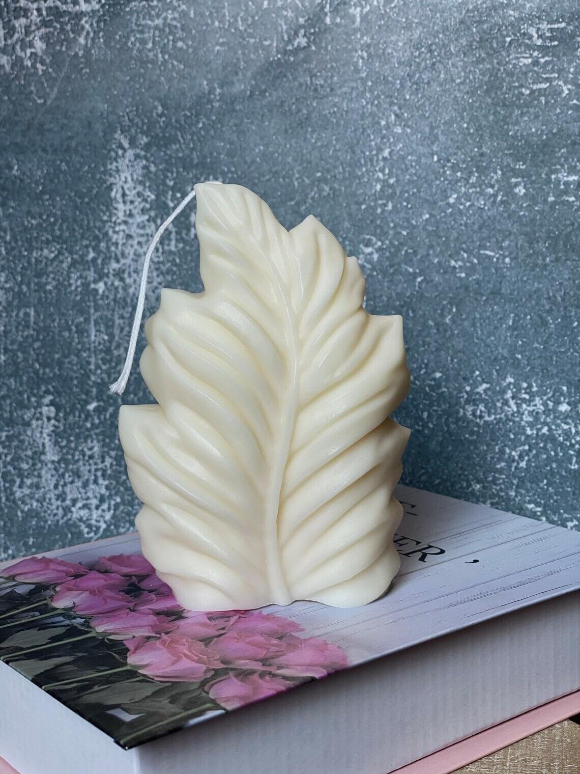 Minimalist Feather Sculpture Candle – Hand-Poured Soy Wax | 10 Scents